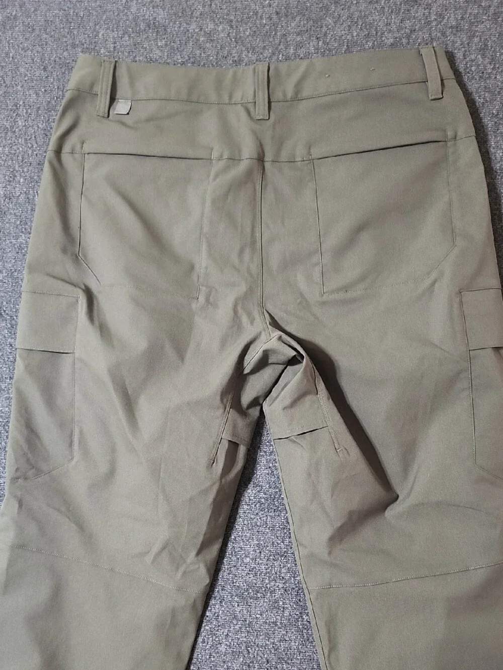 Lululemon Men's ABC Cargo Pants 31 Green Khaki Rip-Tag Attached Gorpcore